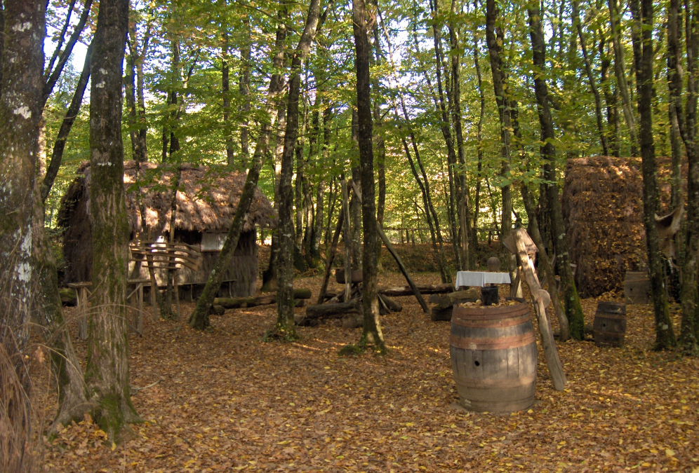 LOGES AU REFUGE DE GRASLA