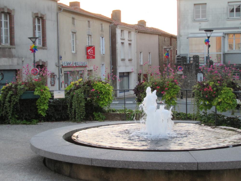 place de l'Hôtel de Ville de Pouzauges