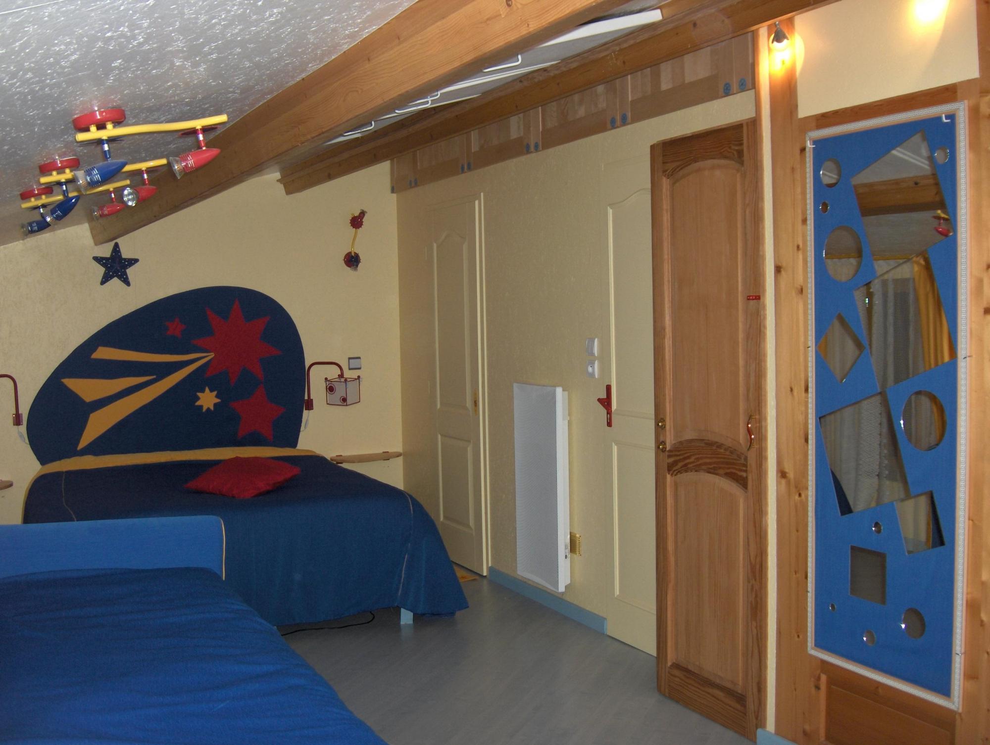 LA CHAMBRE MULTICOLORE